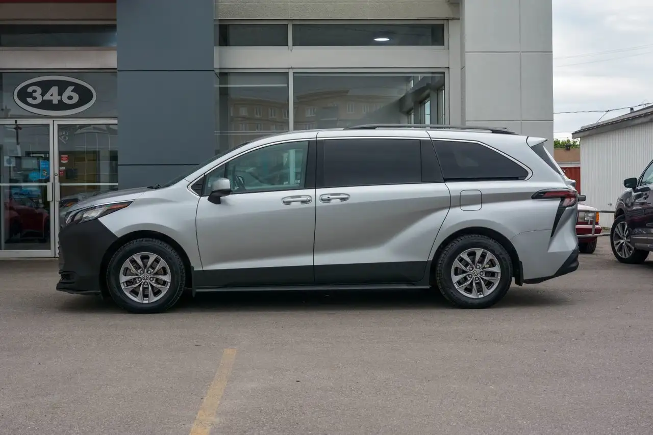 Toyota Sienna снимка Toyota Sienna