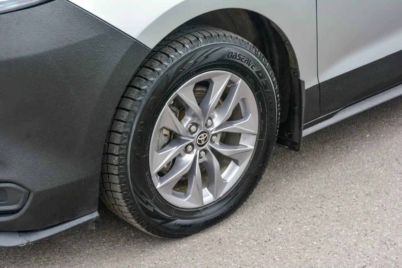 Toyota Sienna снимка Toyota Sienna