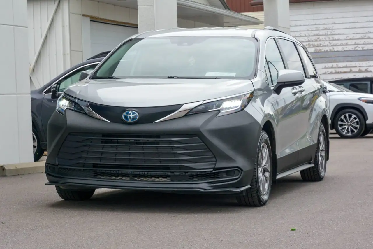 Toyota Sienna снимка Toyota Sienna