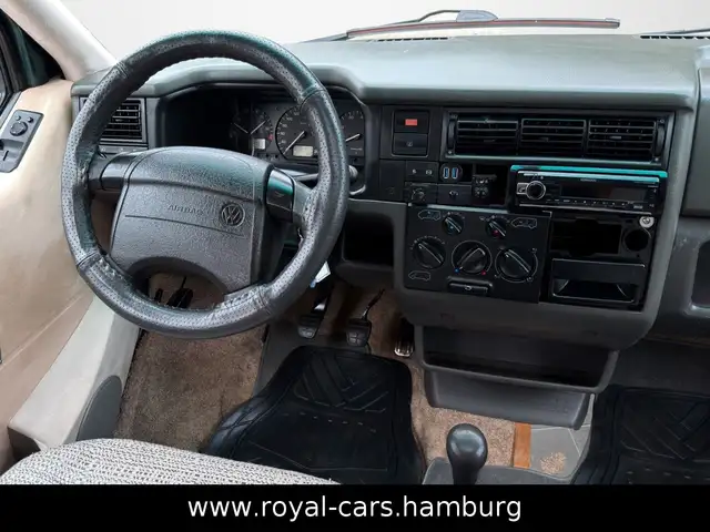Volkswagen Multivan view 10