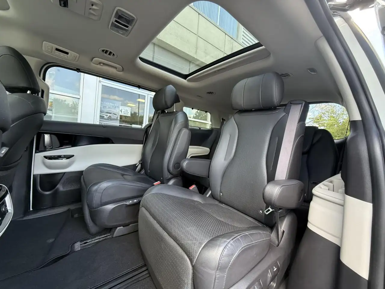 Kia Carnival снимка Kia Carnival