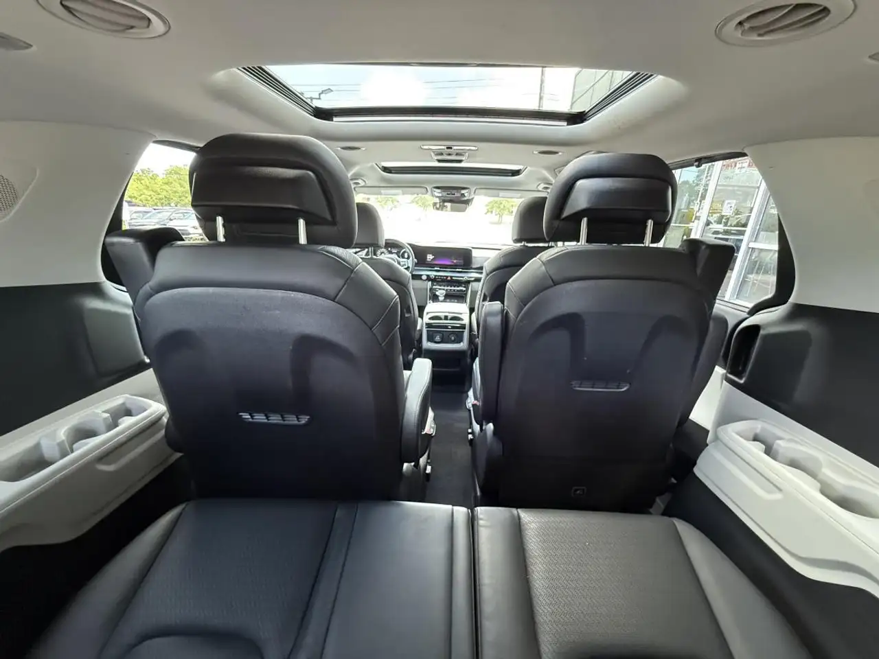 Kia Carnival снимка Kia Carnival