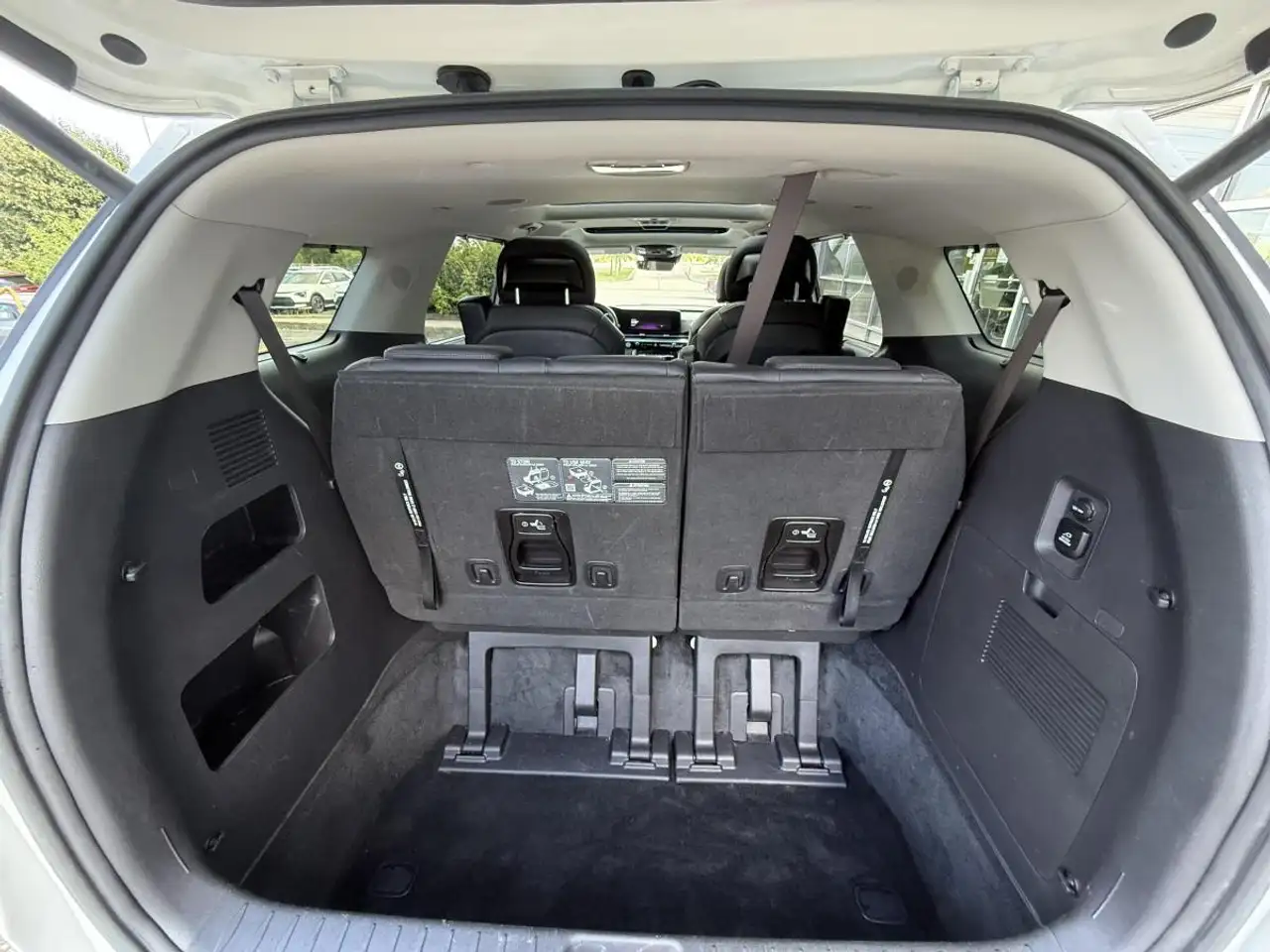 Kia Carnival снимка Kia Carnival