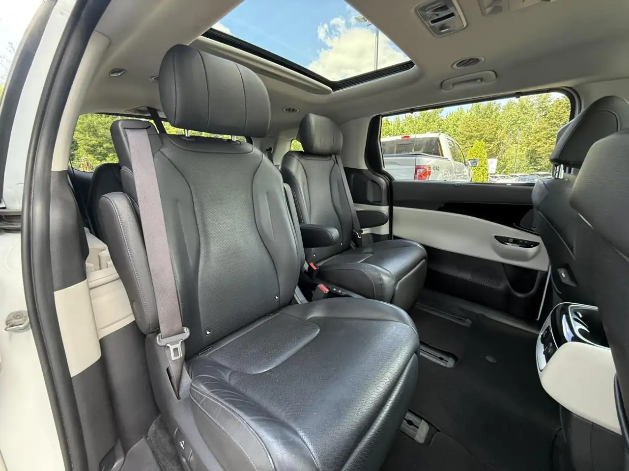 Kia Carnival снимка Kia Carnival