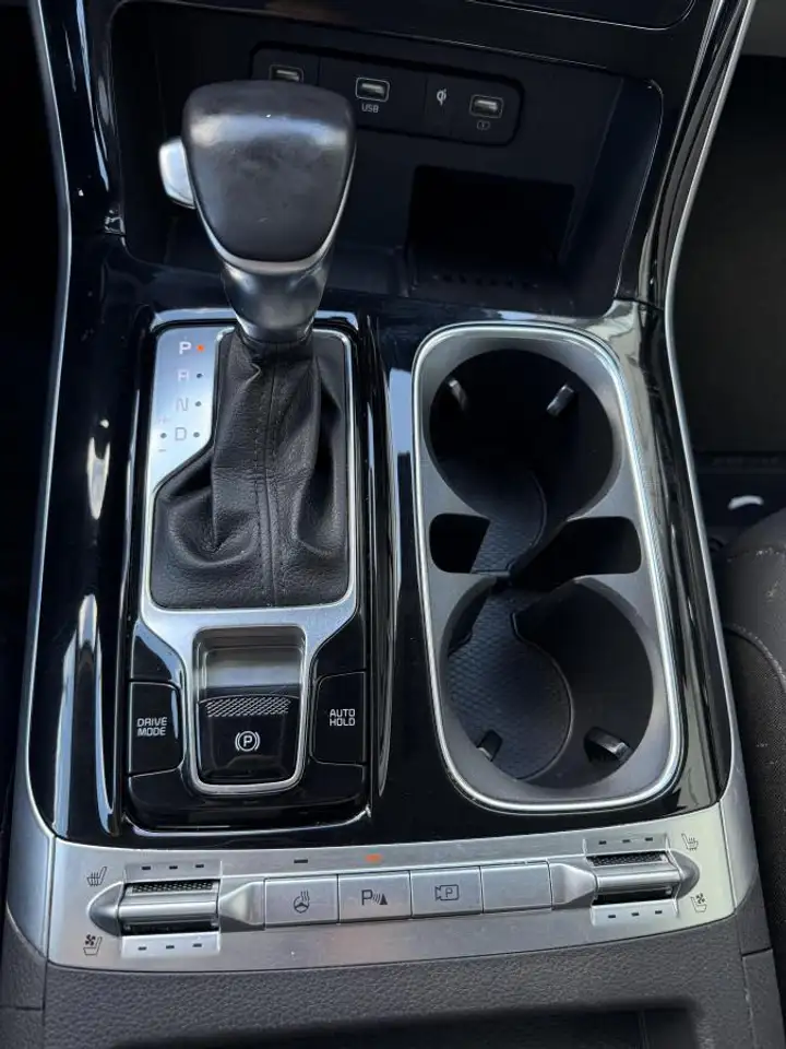 Kia Carnival снимка Kia Carnival