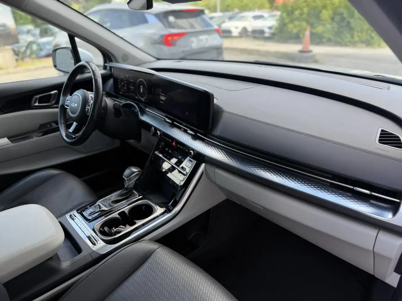 Kia Carnival снимка Kia Carnival