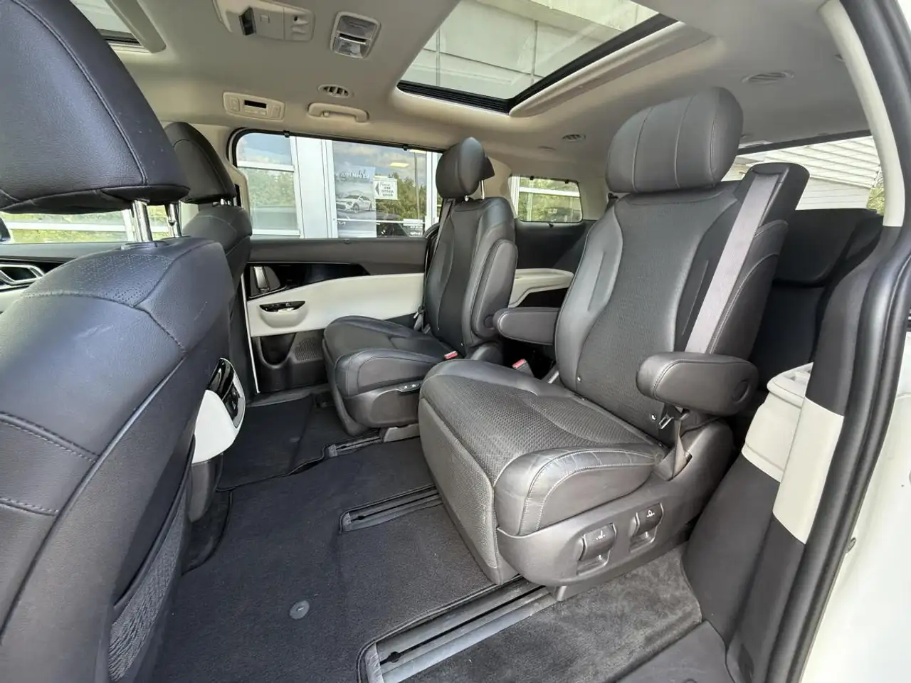 Kia Carnival снимка Kia Carnival