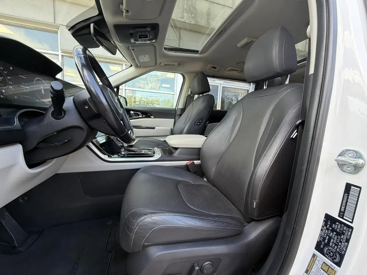 Kia Carnival снимка Kia Carnival