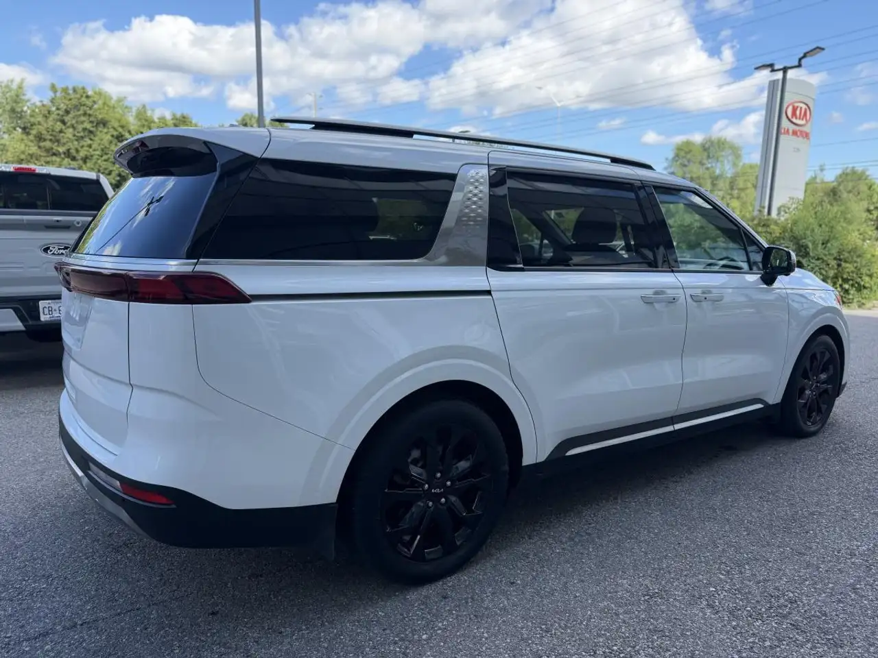 Kia Carnival снимка Kia Carnival