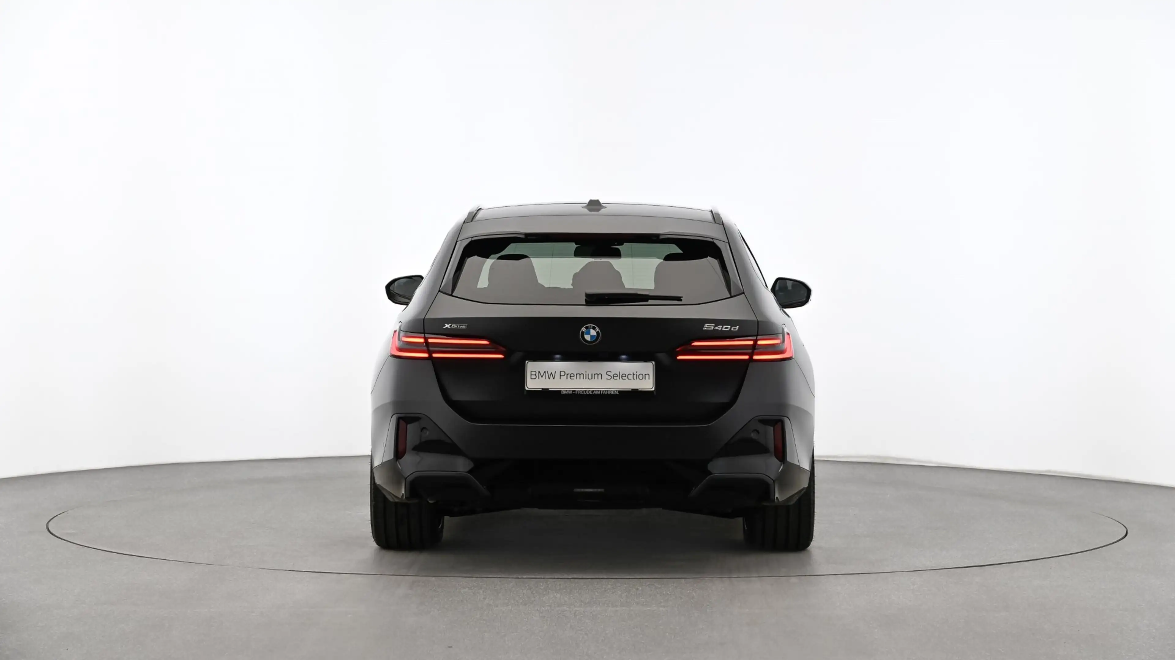 BMW 540 d xDrive — photo 2