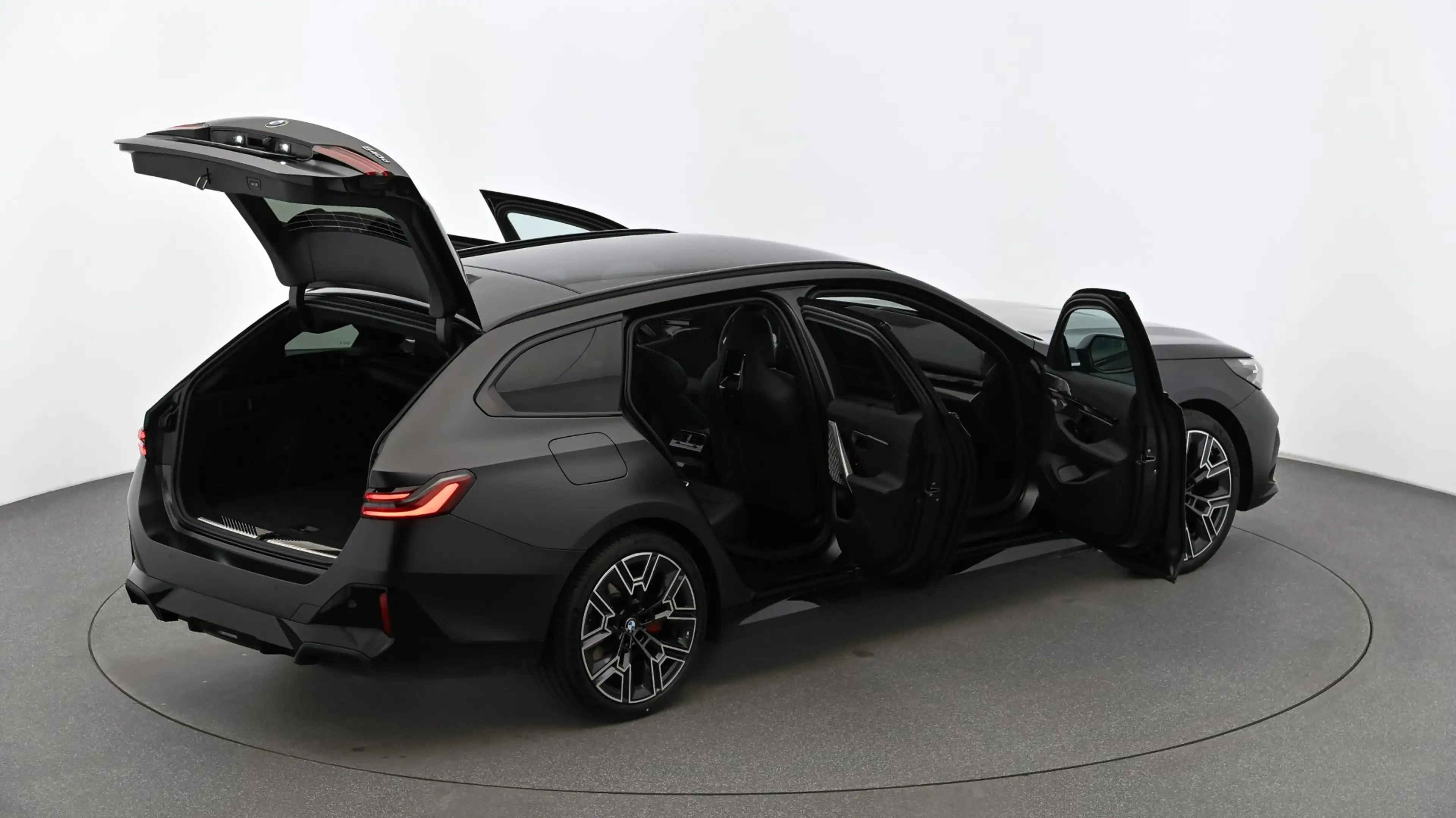 BMW 540 d xDrive — photo 11