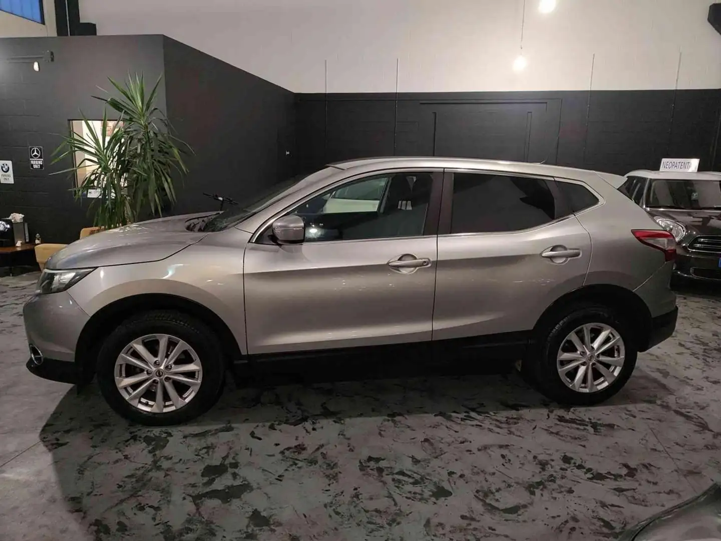 Nissan Qashqai 1.2 DIG-T 360 Gris - 2