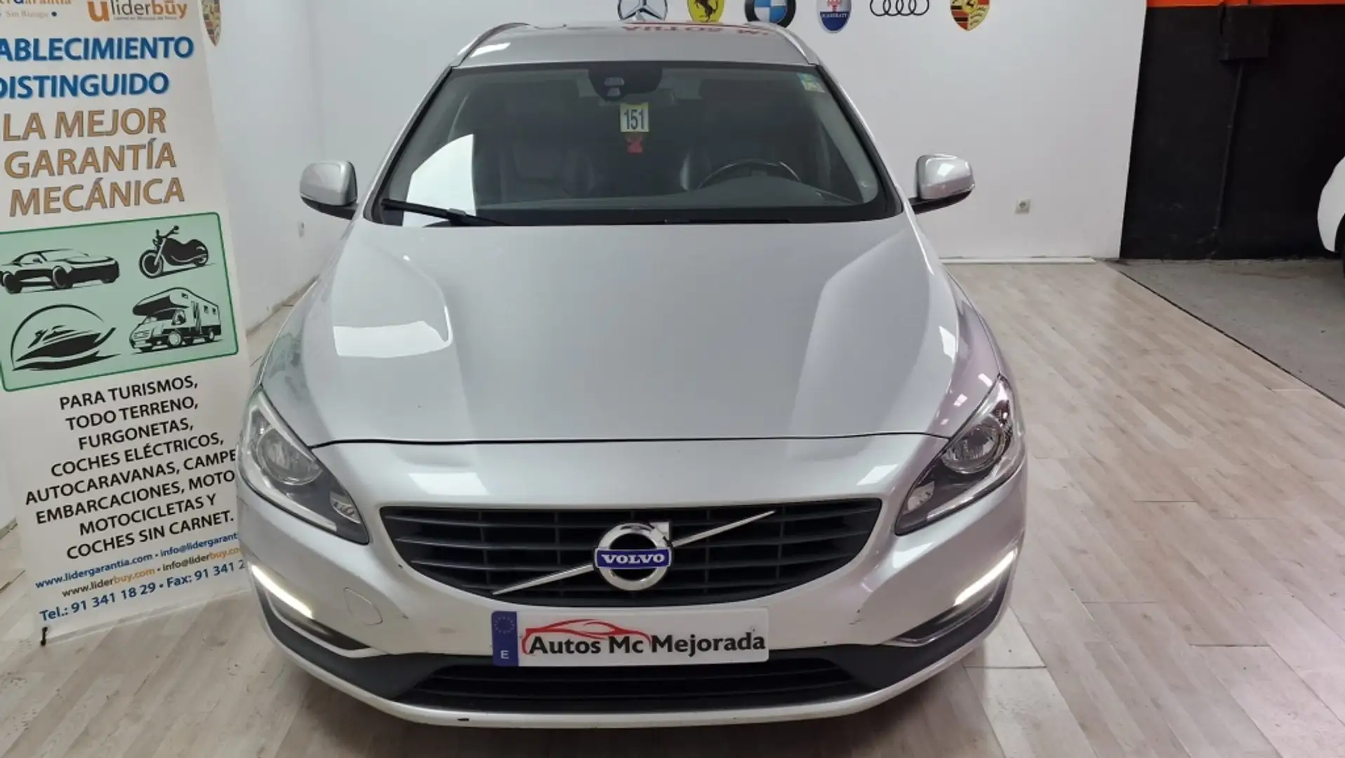 Volvo V60 D2 Summum 120 Gris - 2