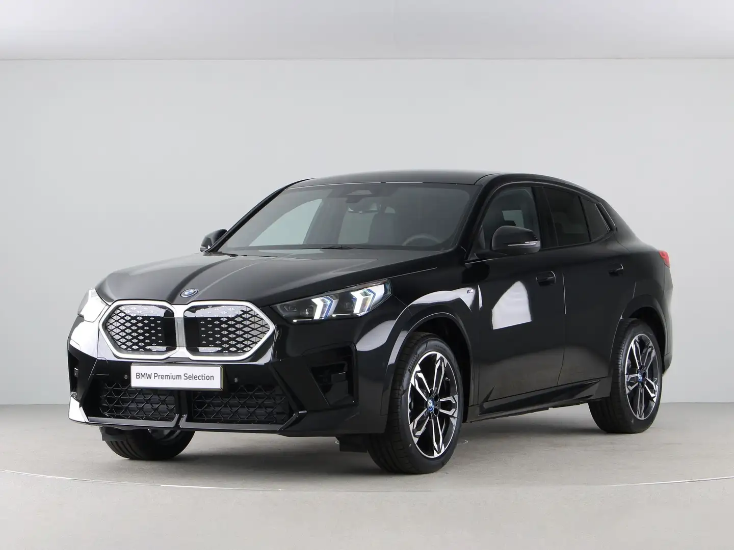 BMW iX2 eDrive20 67 kWh Noir - 1