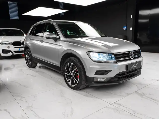 Volkswagen Tiguan view 3