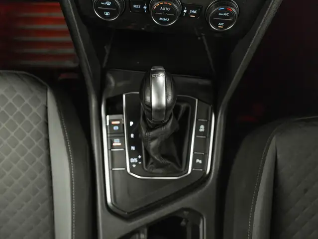 Volkswagen Tiguan view 12