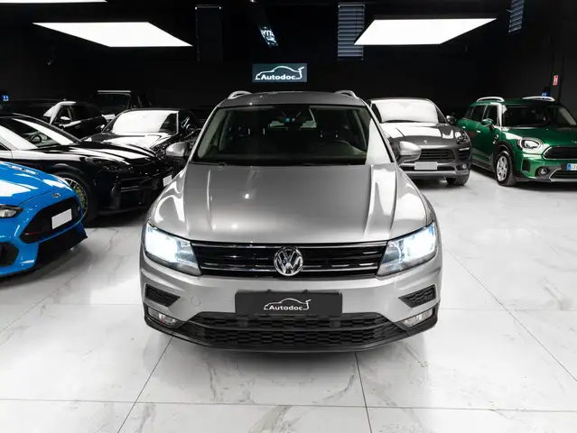 Volkswagen Tiguan view 2