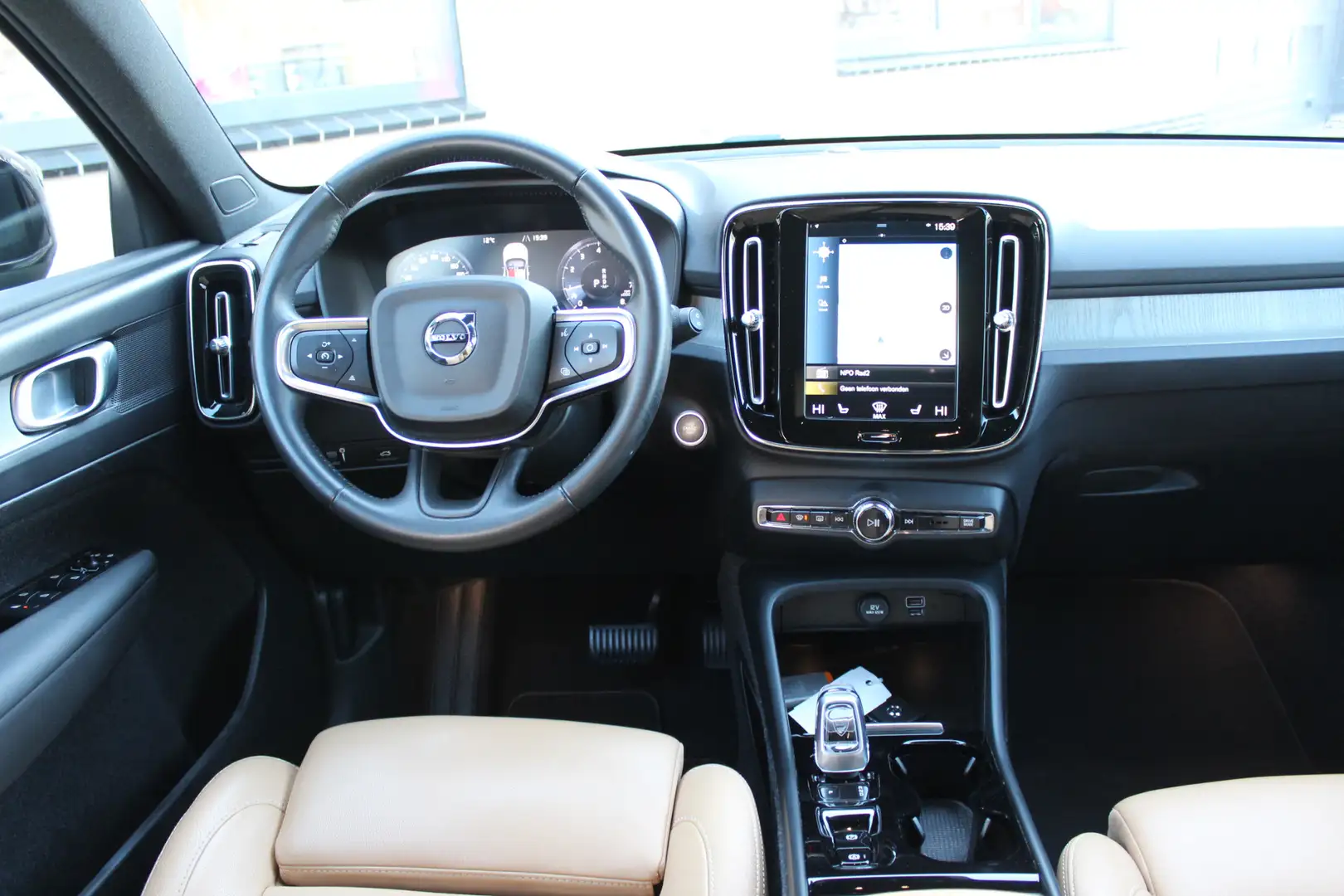 Volvo XC40 1.5 T2 Inscription Cam | Verwarmd stuur | Blis Zwart - 2