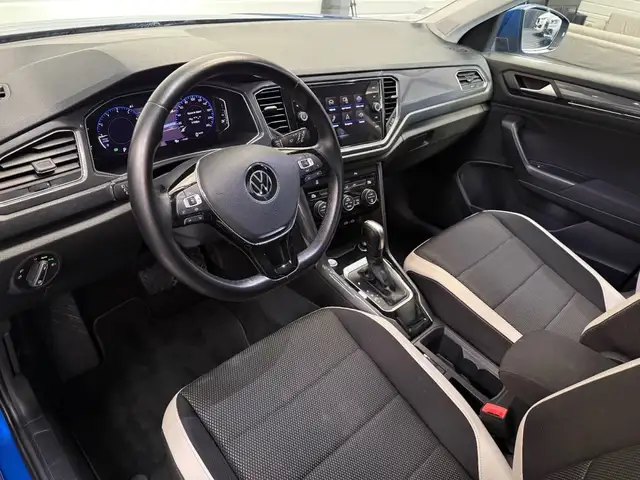 Volkswagen T-Roc view 14