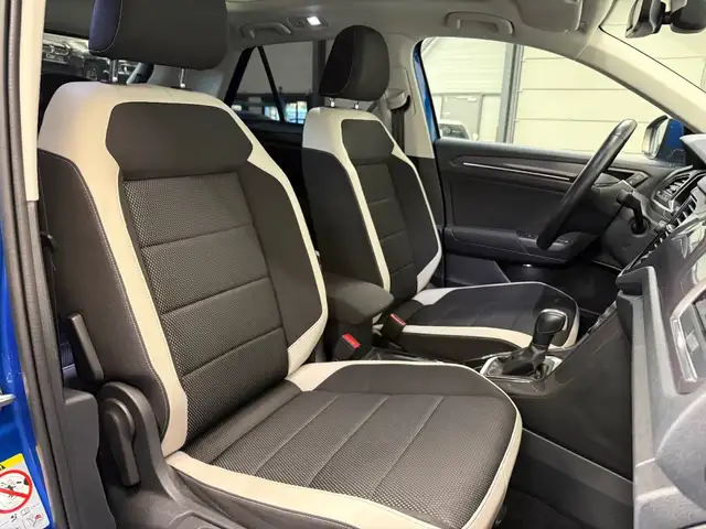 Volkswagen T-Roc view 10
