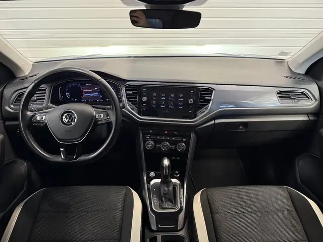 Volkswagen T-Roc view 2