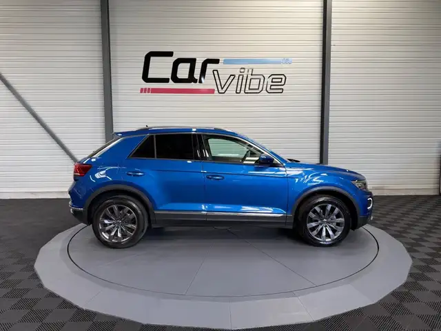 Volkswagen T-Roc view 3