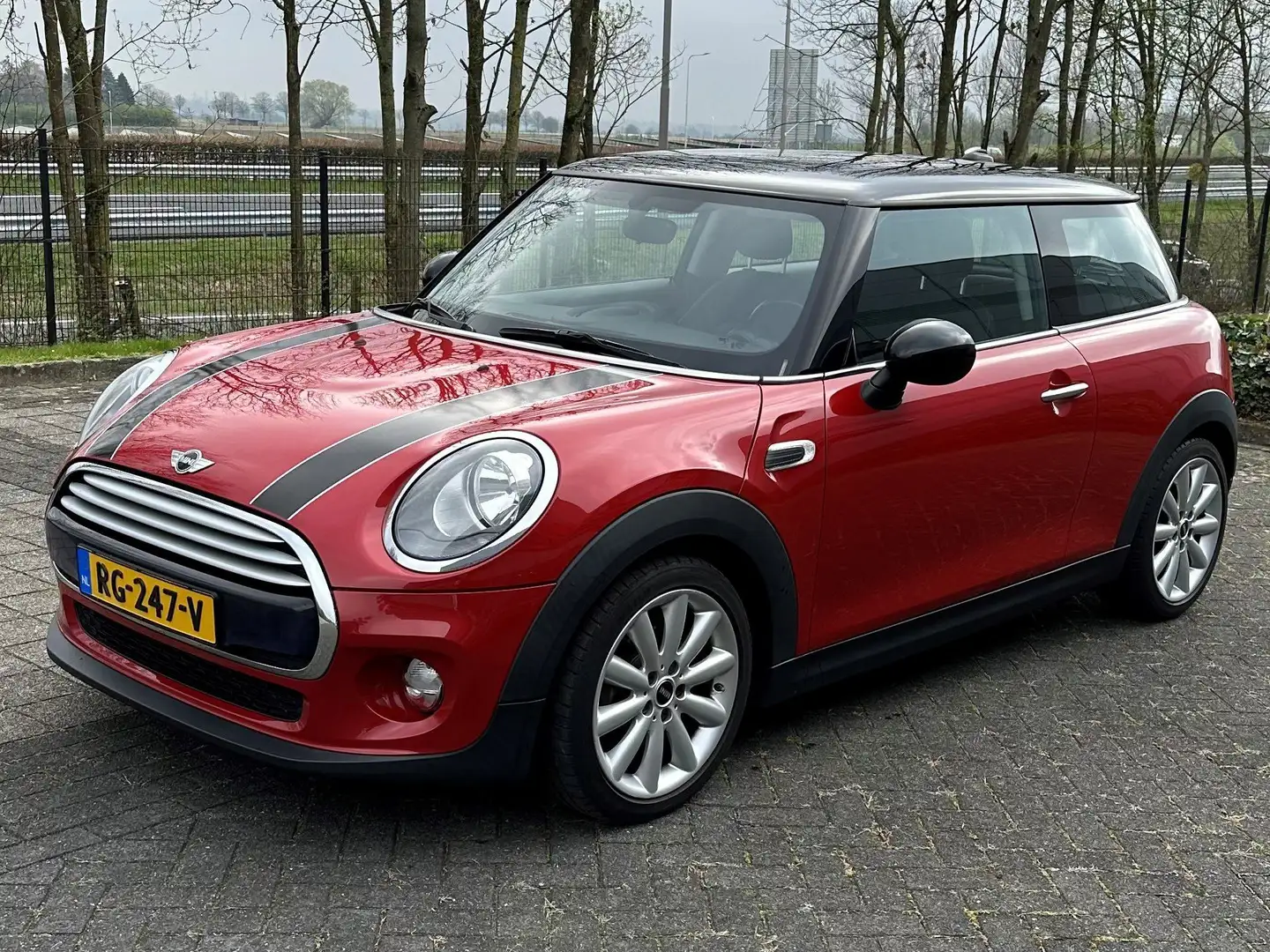 MINI Cooper 1.5 Cooper Rouge - 1