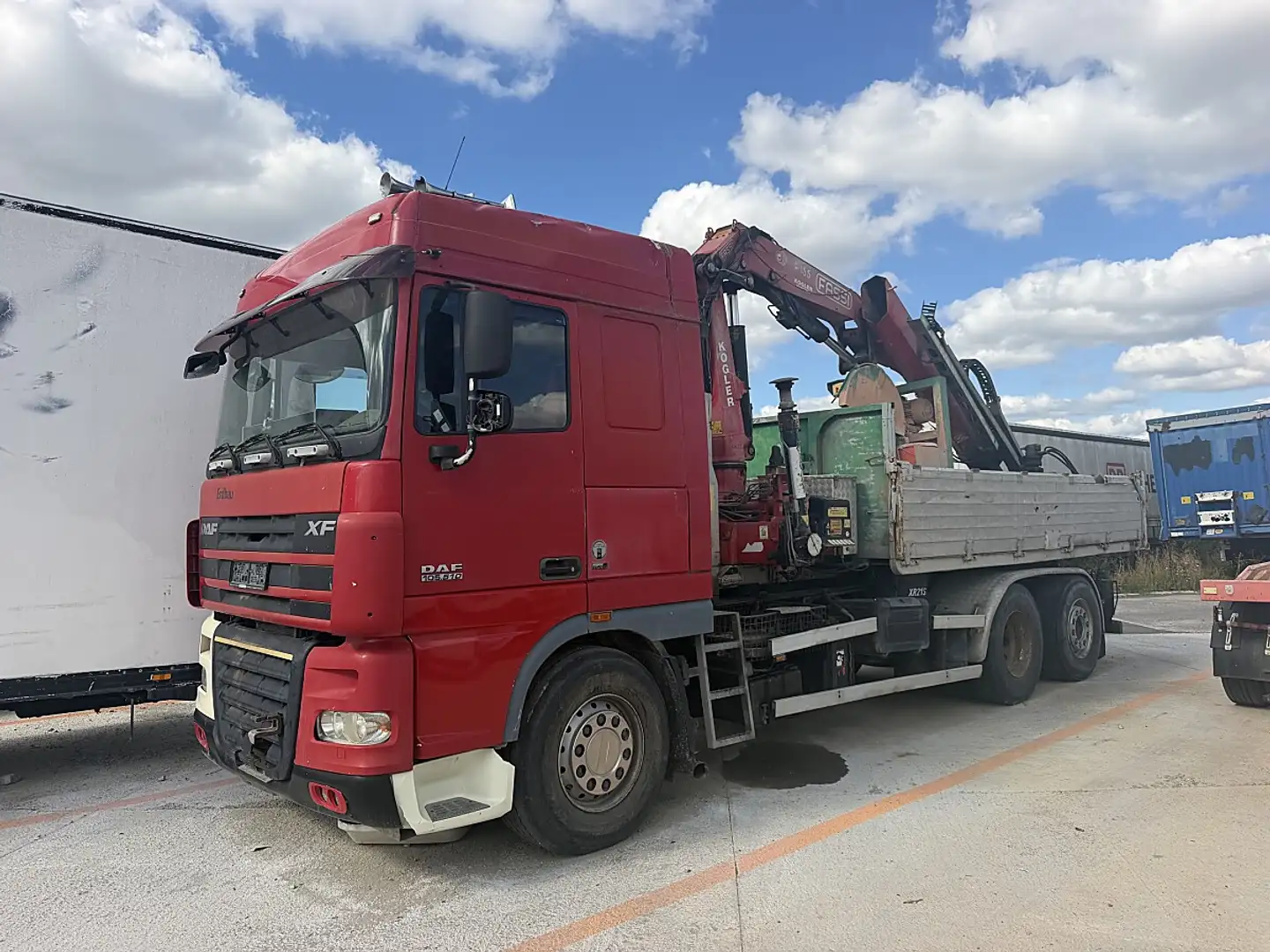 DAF LKW 3 Achs mit gelenkter Nachlaufachse Rot - 1