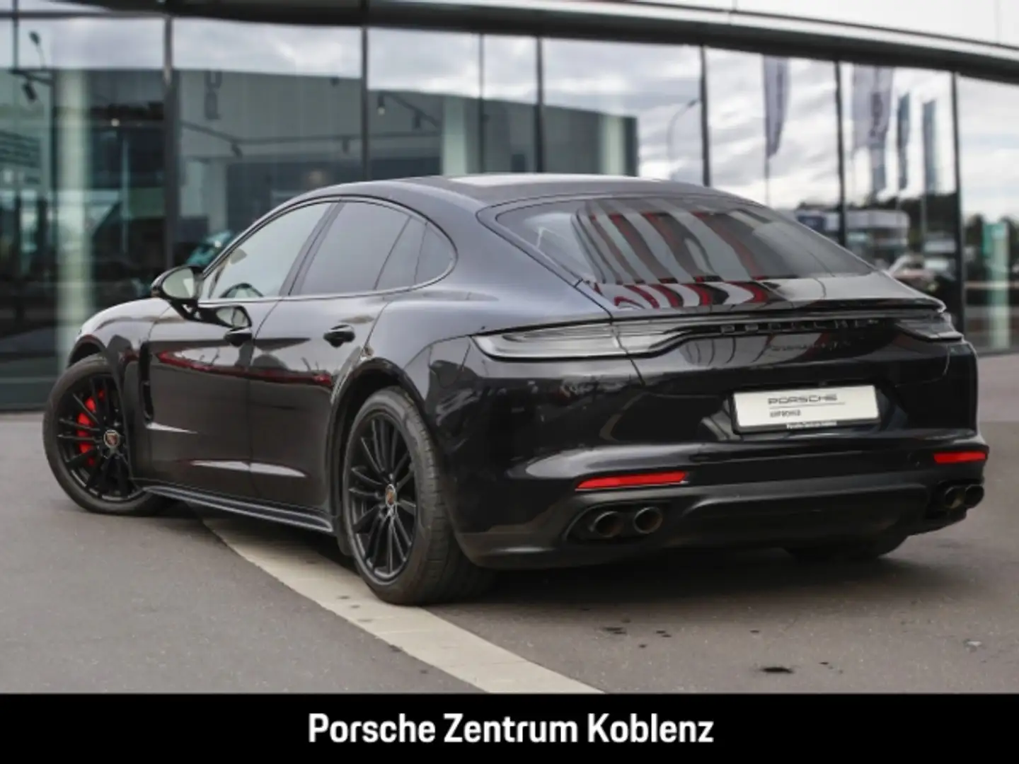 Porsche Panamera GTS Negro - 2