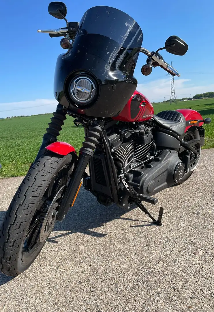 Harley-Davidson Street Bob 114 (2024) Top-Zustand – Jekill & Hyde Roşu - 1