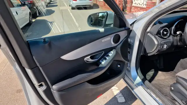 Mercedes-Benz C-Class view 10