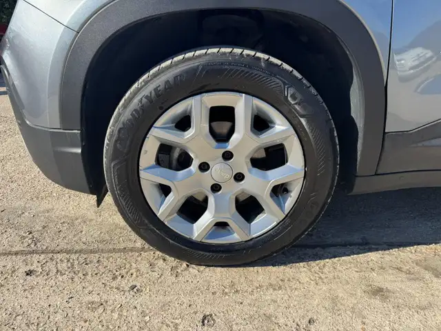 Jeep Avenger view 13