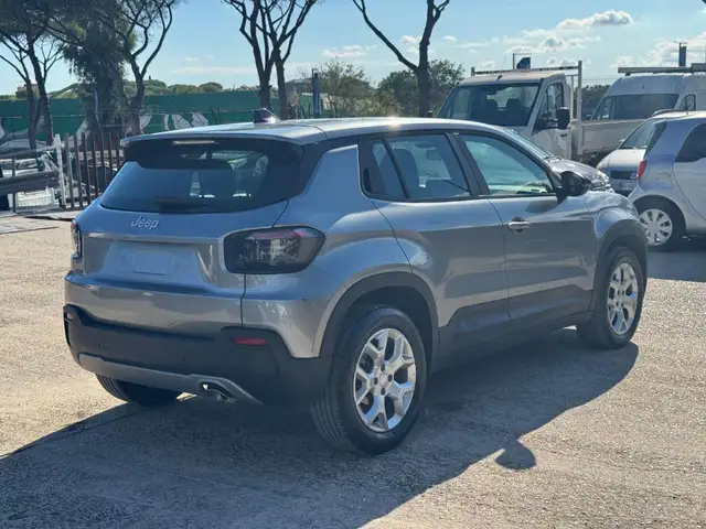 Jeep Avenger view 3
