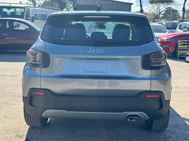 Jeep Avenger view 4