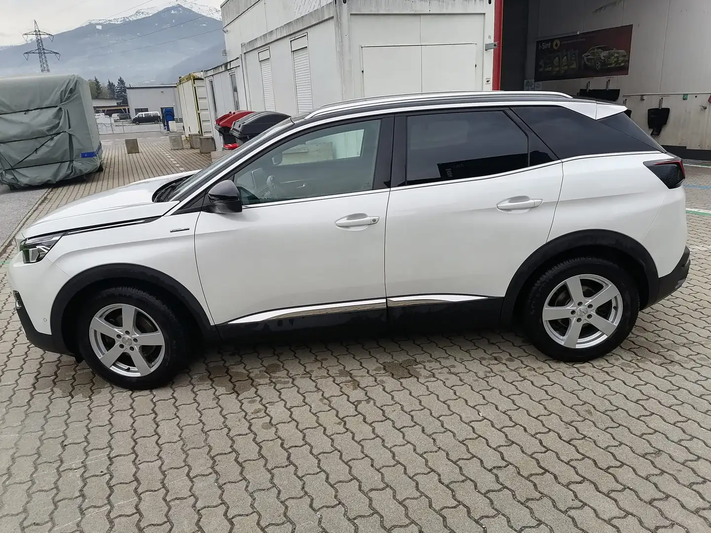 Peugeot 3008 3008 1,5 BlueHDi 130 GT Line Automatik Weiß - 2