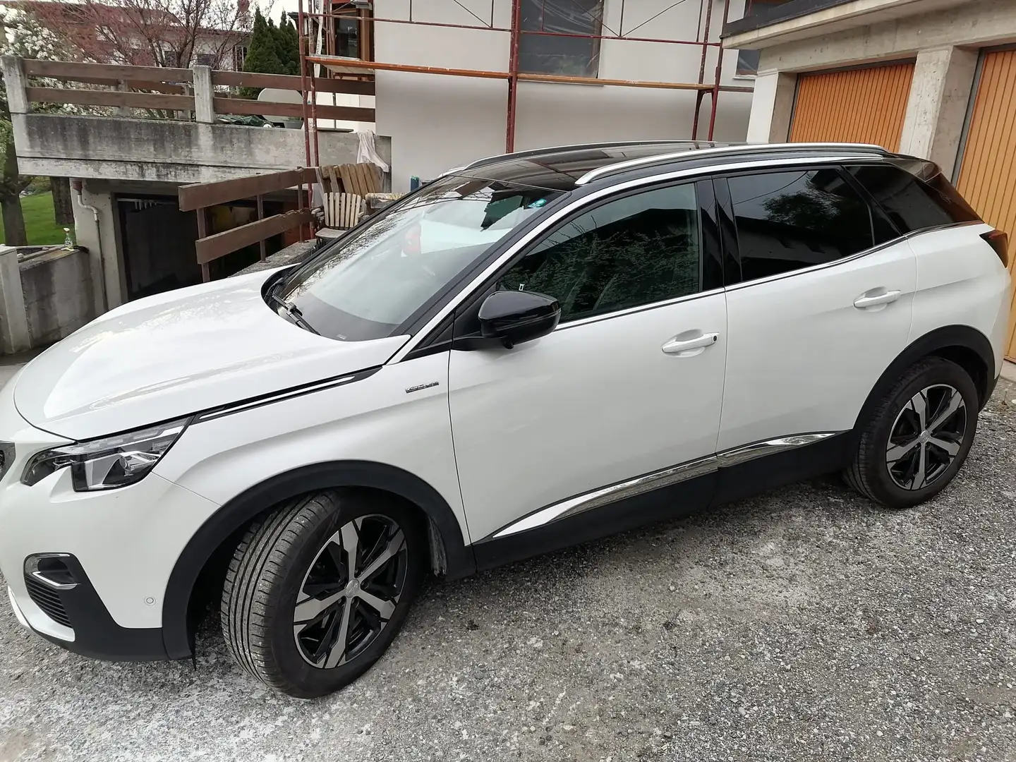 Peugeot 3008 3008 1,5 BlueHDi 130 GT Line Automatik Weiß - 1