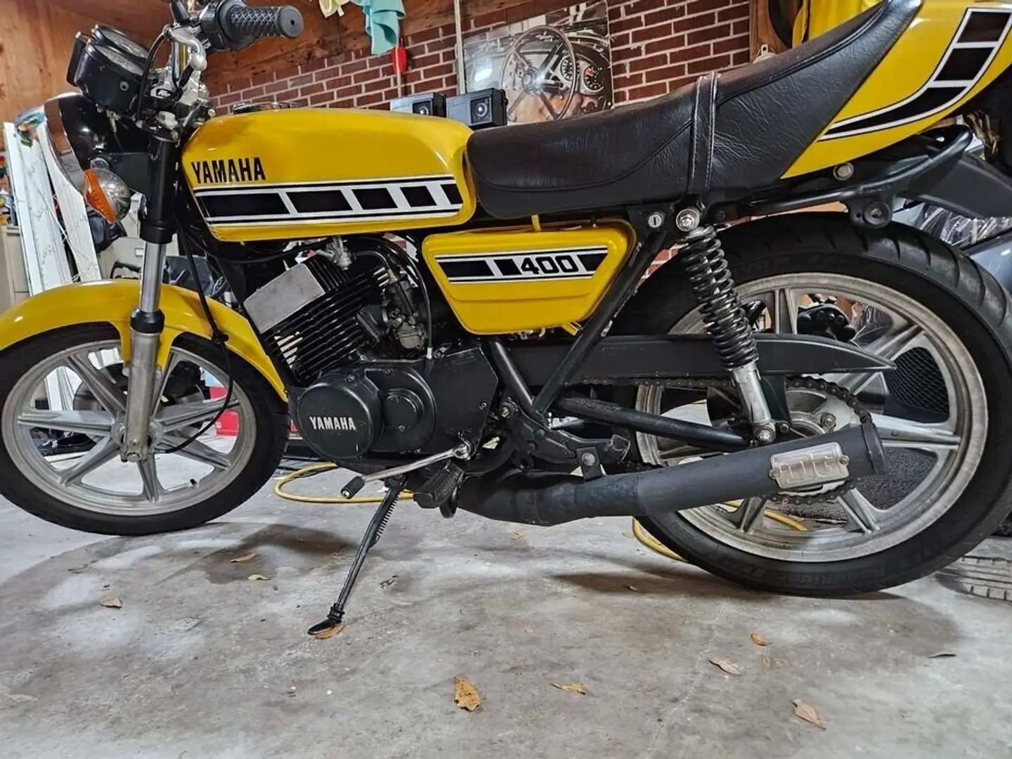 Yamaha RD 400 žuta - 2