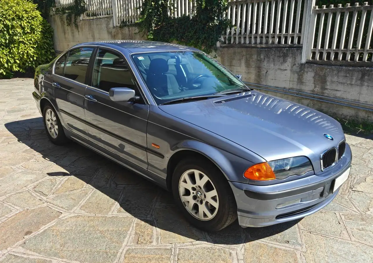 BMW 320i Attiva, foto 3
