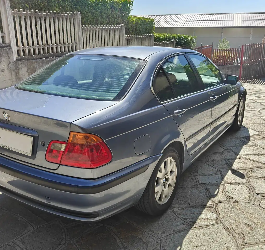 BMW 320i Attiva, foto 8