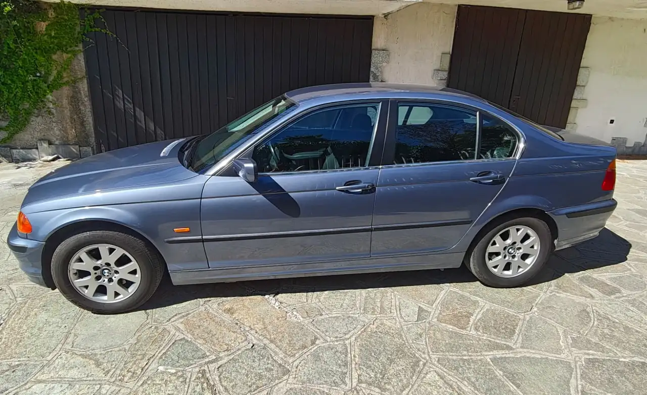 BMW 320i Attiva, foto 4