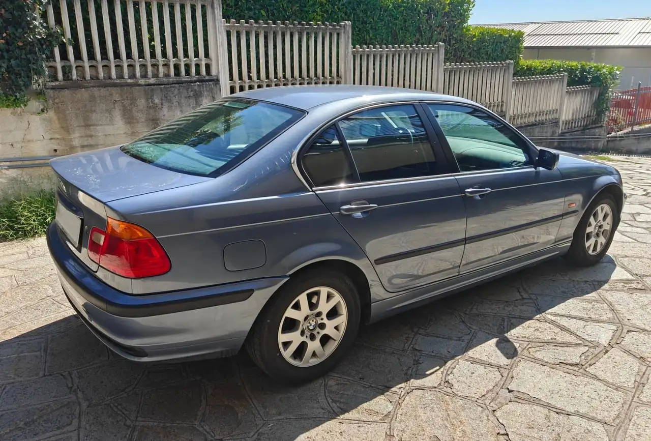 BMW 320i Attiva, foto 5