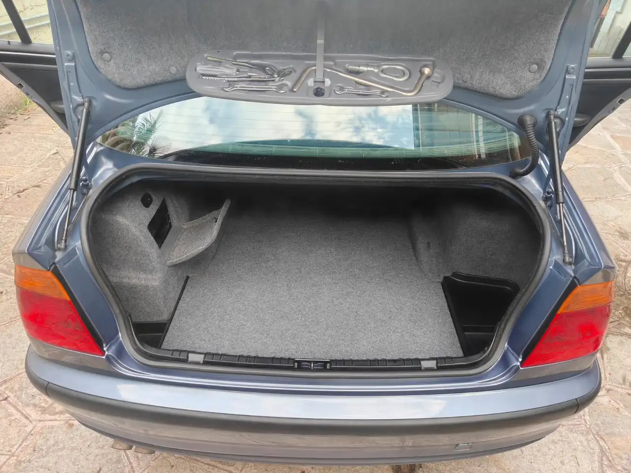 BMW 320i Attiva, foto 12