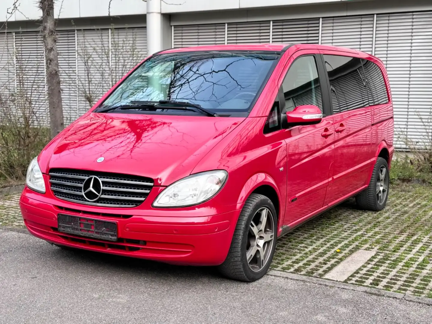 Mercedes-Benz Viano 3.0 CDI kompakt 7-Sitzer/Aut./Doppeltüre Kırmızı - 1