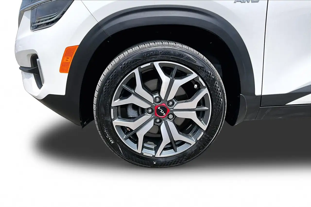 Kia Seltos photo Kia Seltos