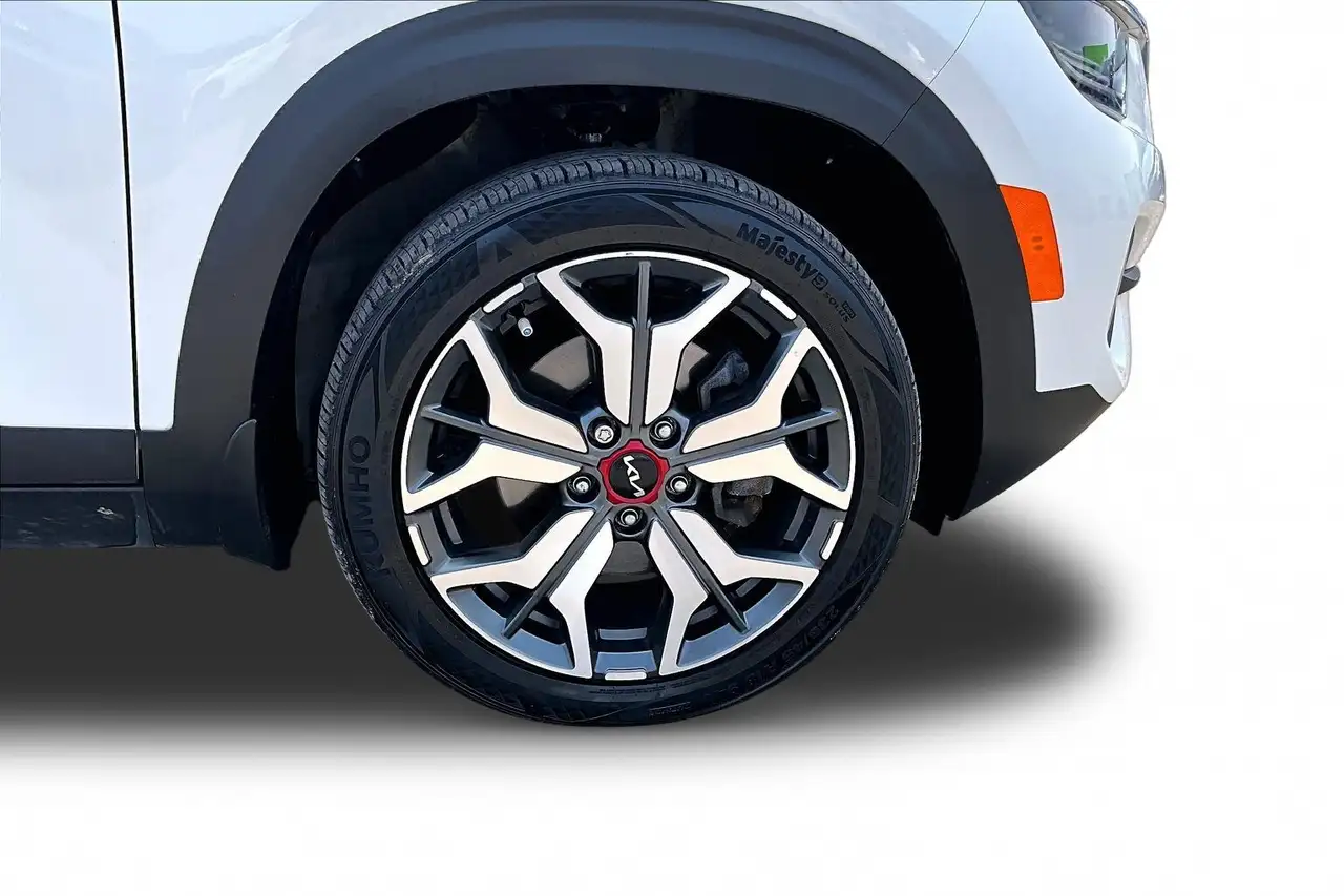 Kia Seltos photo Kia Seltos