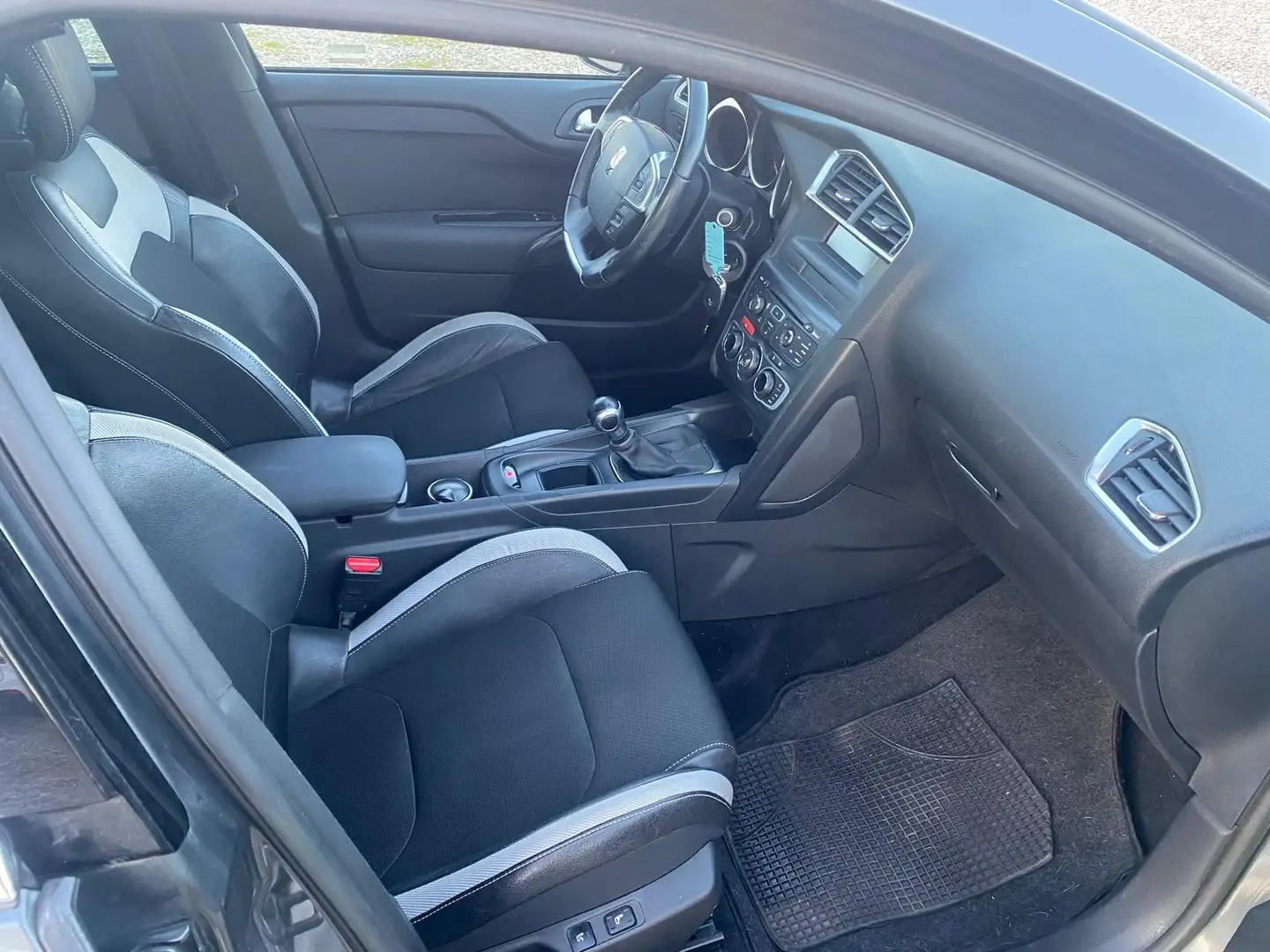 Citroen DS4 DS4 1.6 vti So Chic 120cv Gris - 2