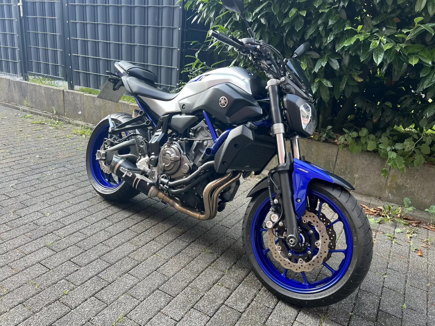 Yamaha MT-07 Silber - 1