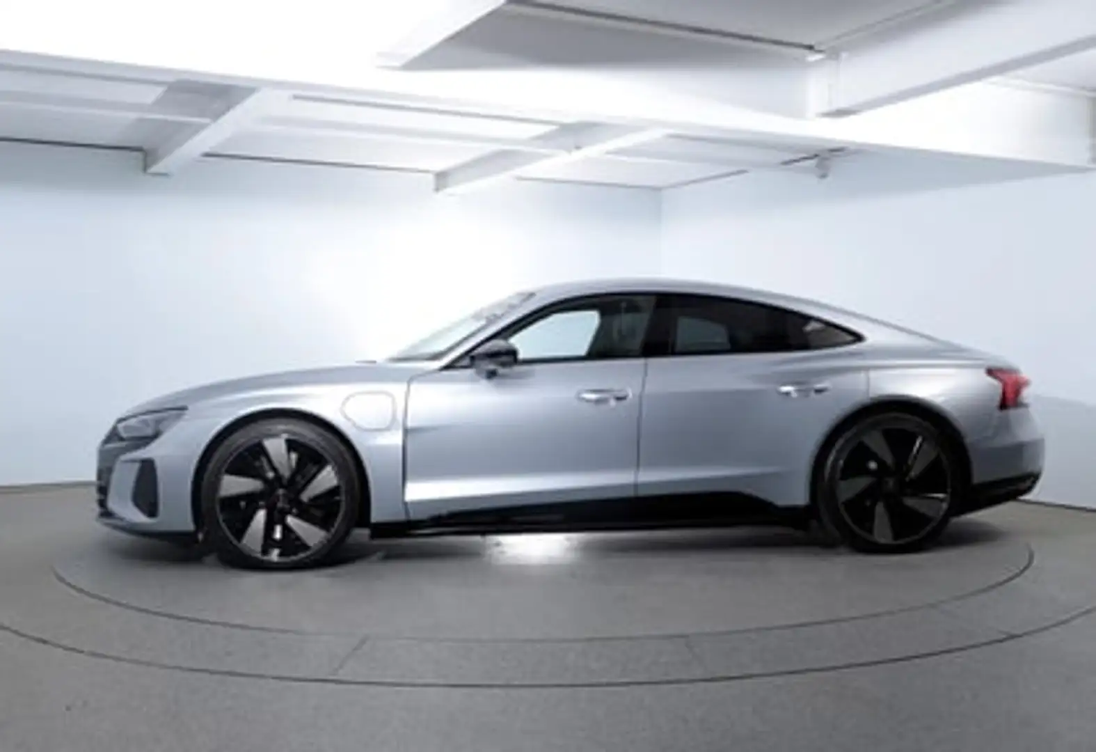 Audi RS e-tron GT Silber - 2