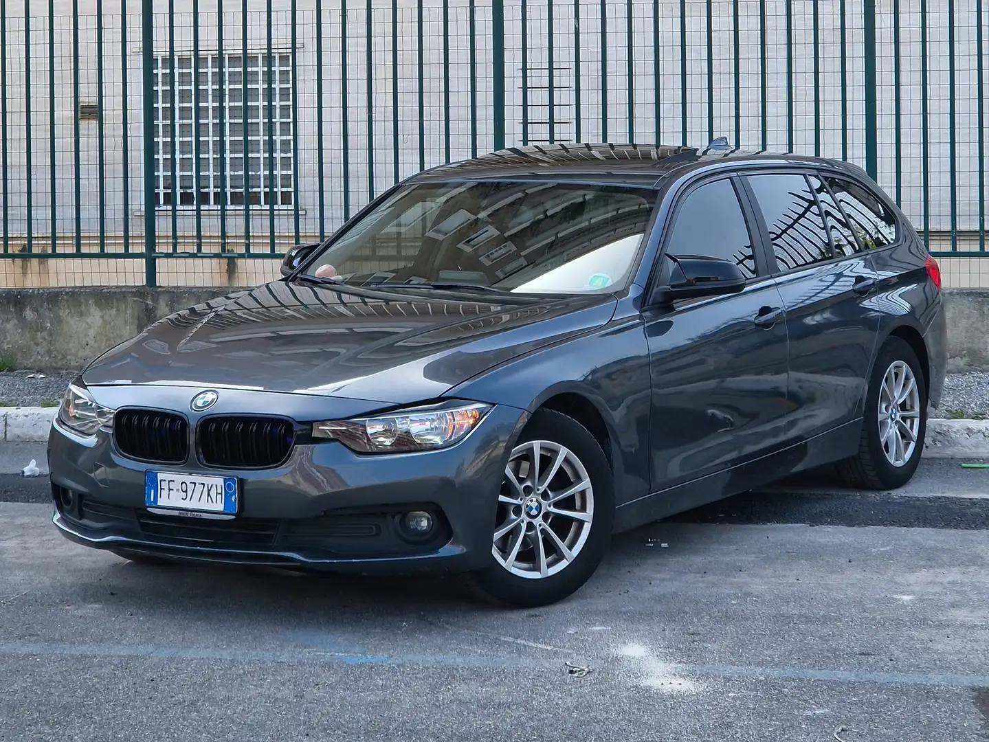 BMW 318 318d Gran Turismo Business Advantage auto Gris - 2