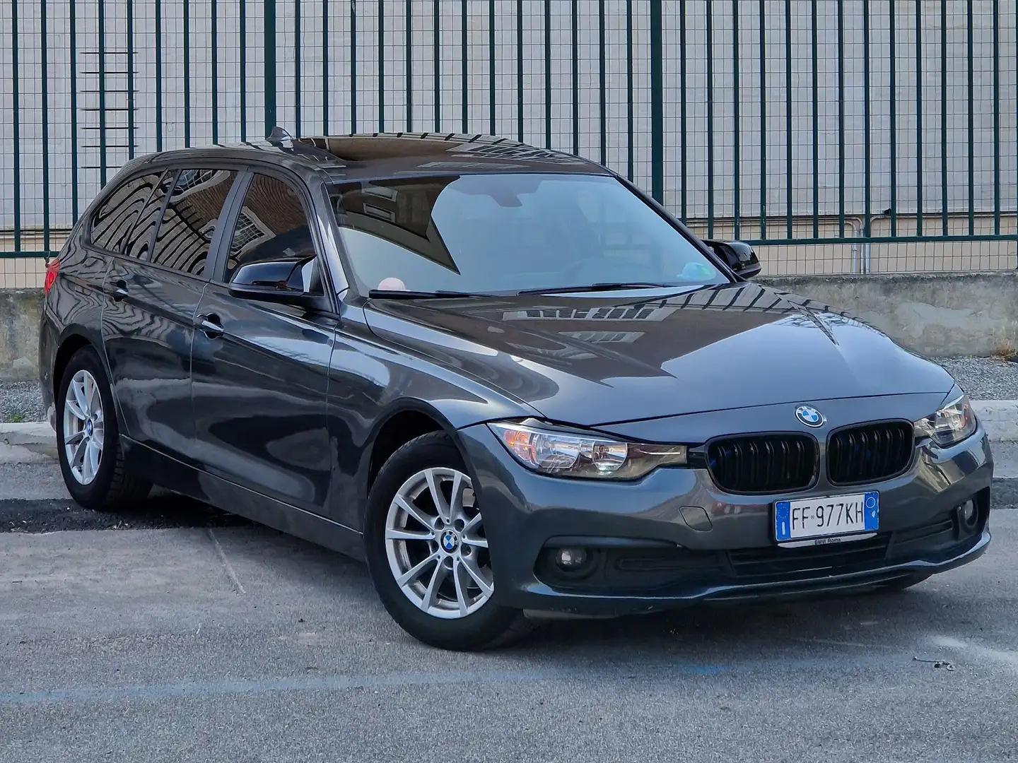 BMW 318 318d Gran Turismo Business Advantage auto Gris - 1
